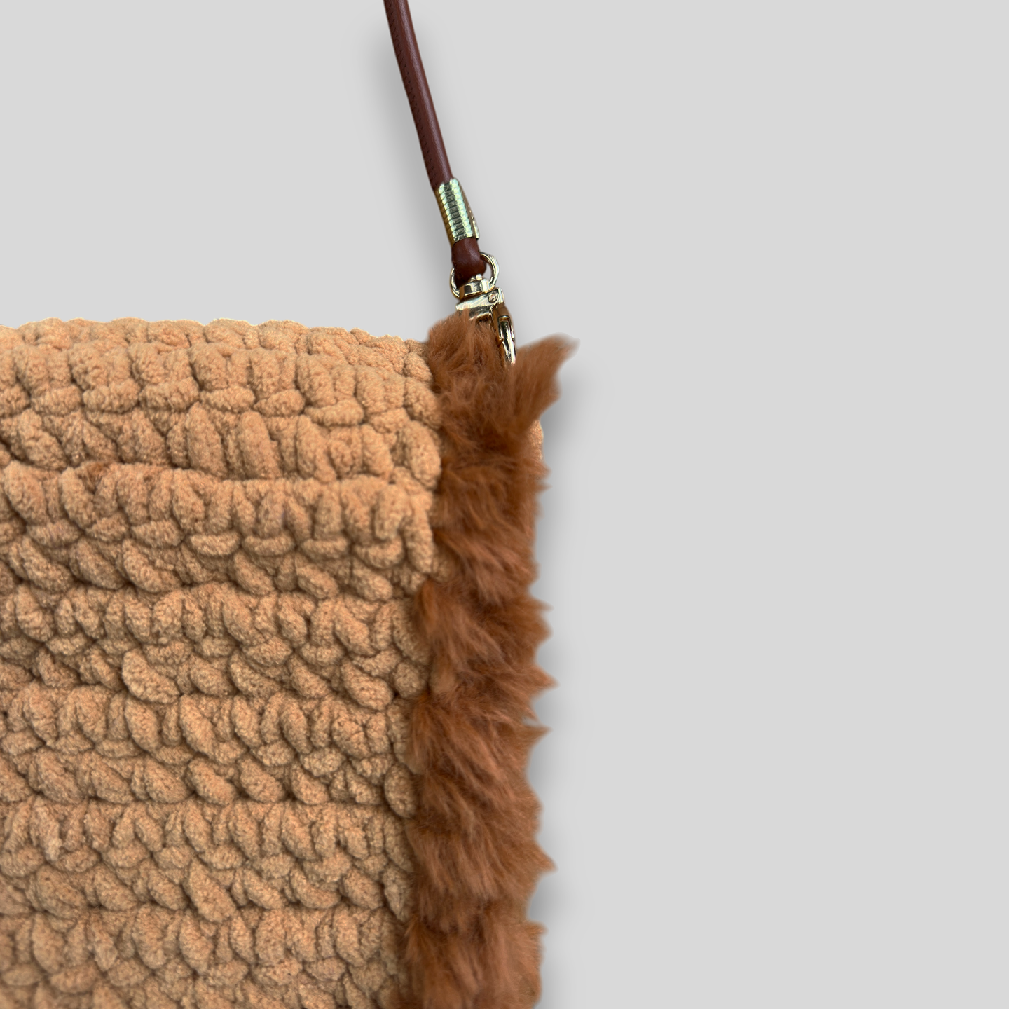 HOOK #123 – Camel Edge (Samtgarn mit Kunstfellkante)