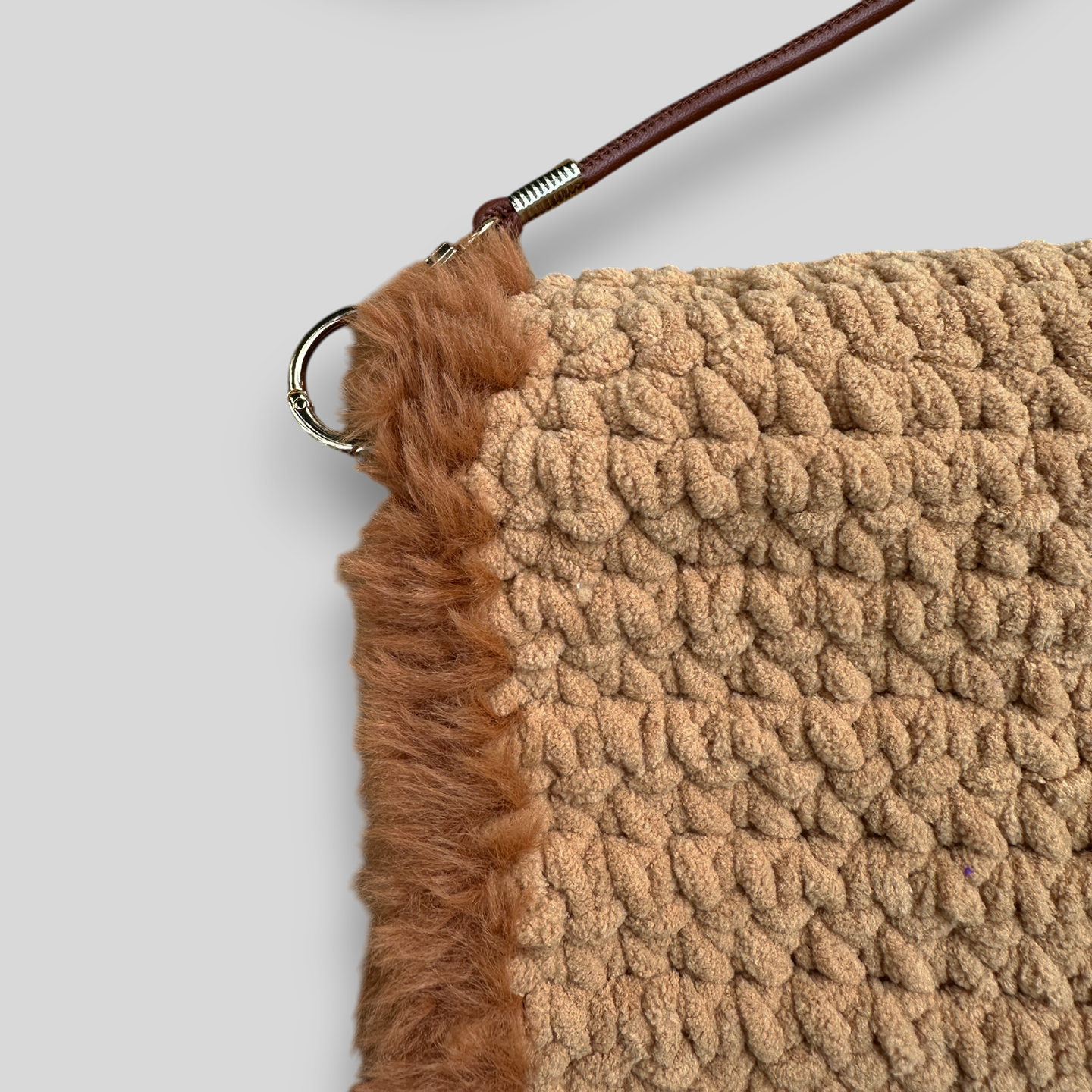 HOOK #123 – Camel Edge (Samtgarn mit Kunstfellkante)