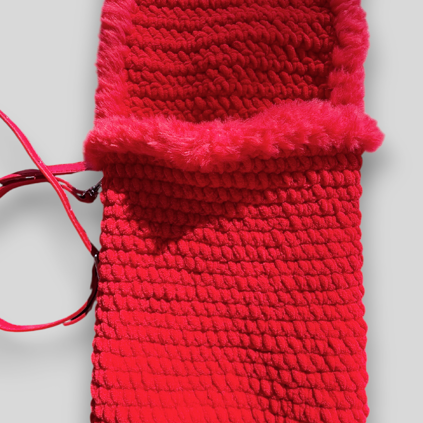 HOOK #127 – Red Passion (Samtgarn mit Kunstfellkante)