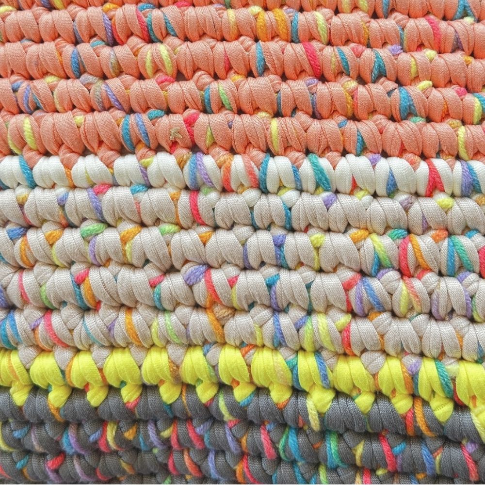 Kissen Coral Horizon Detail Koralle Creme Neongelb Streifen