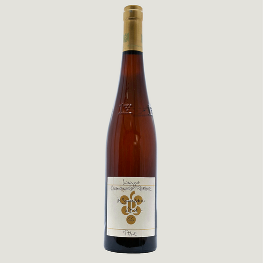 Gesamtdarstellung einer Flasche Riesling Großes Gewächs 2011 vom Weingut Ökonomierat Rebholz aus der Pfalz – fotografiert vor neutralem Hintergrund