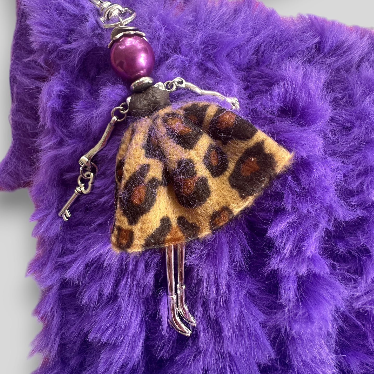 HOOK #118 – Purple Charm (Kunstfell mit Canvas-Technik)