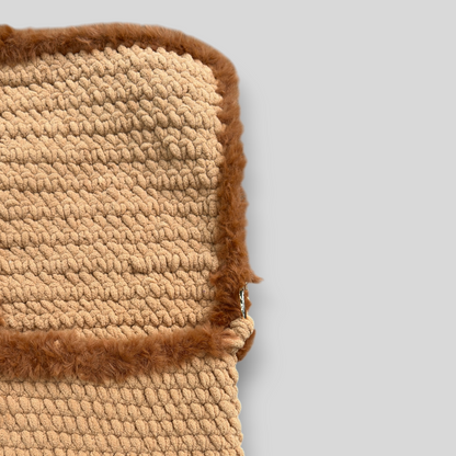 HOOK #123 – Camel Edge (Samtgarn mit Kunstfellkante)