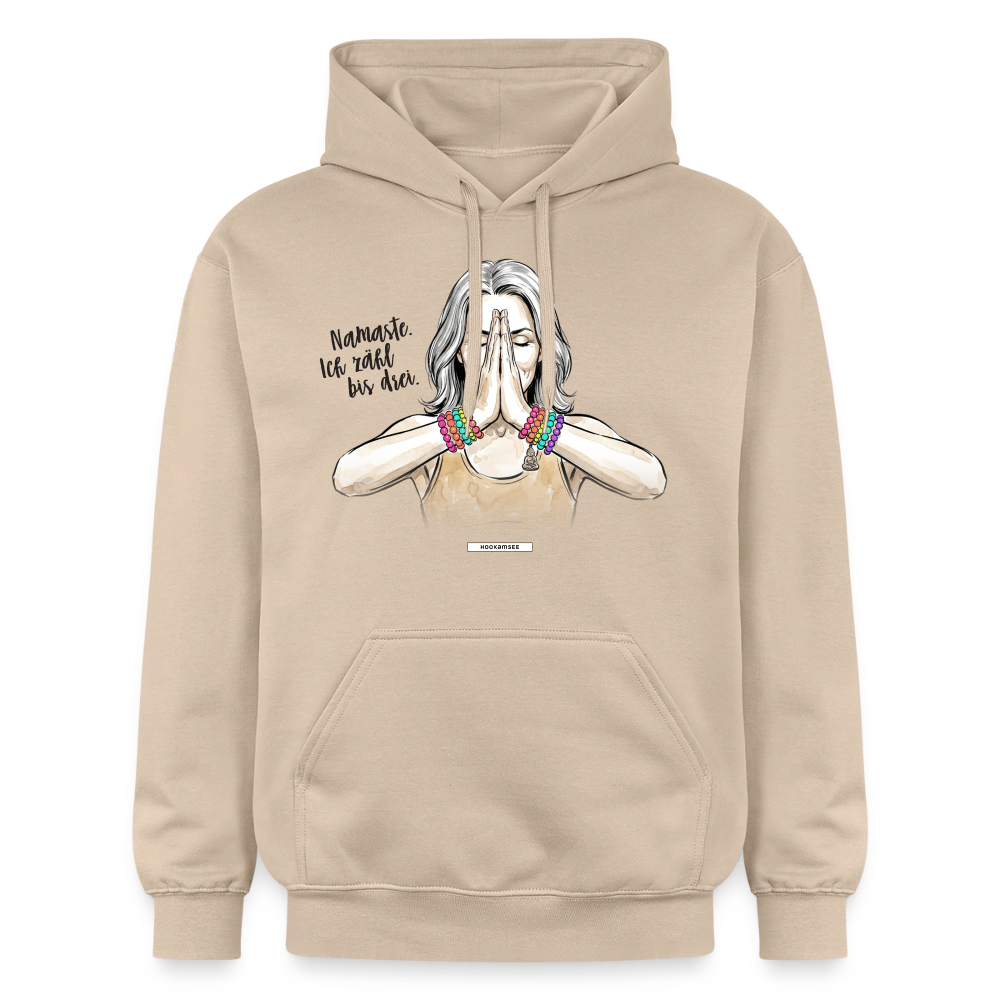 Hoodie Namaste. Ich zähl bis drei. - Sand