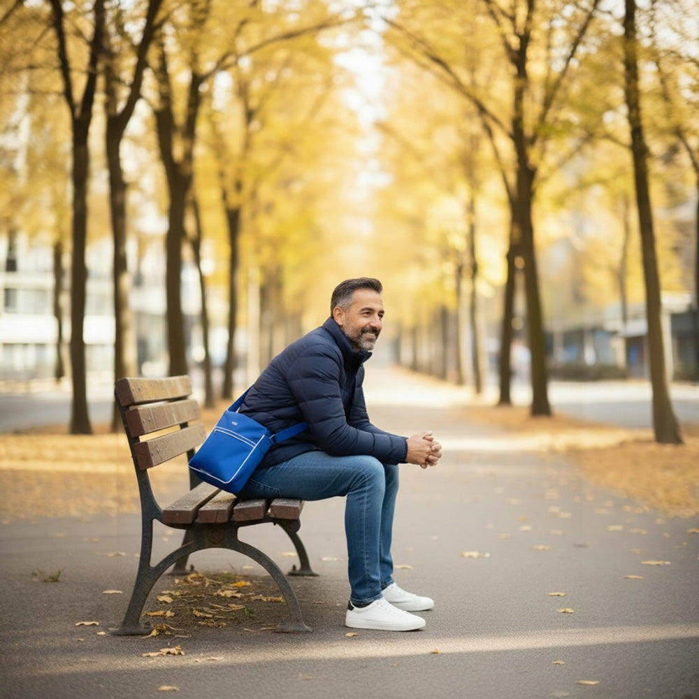 Blaue Retro Umhängetasche Classic Edition #149 als Statement Tasche im urbanen Streetstyle
