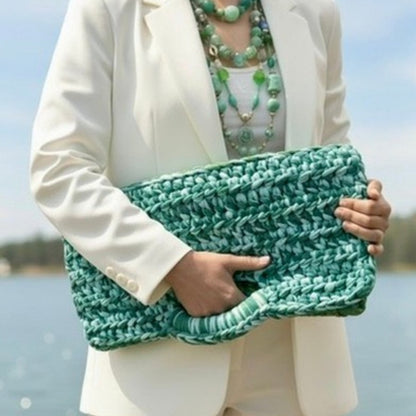 Häkeltasche Clutch Grün – großes Statement-Unikat aus recyceltem T-Shirtgarn #165