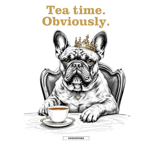 Illustration Frenchie mit Krone am Tisch mit Teetasse und Schriftzug Tea time Obviously
