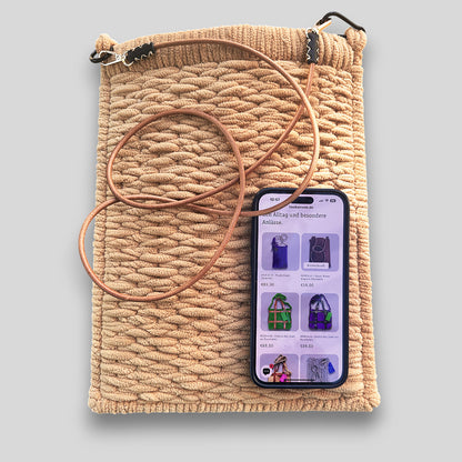 Gitterstruktur Tasche Urban Beige #119 – Handmade Smartphone Tasche mit Platz für Handy und Essentials
