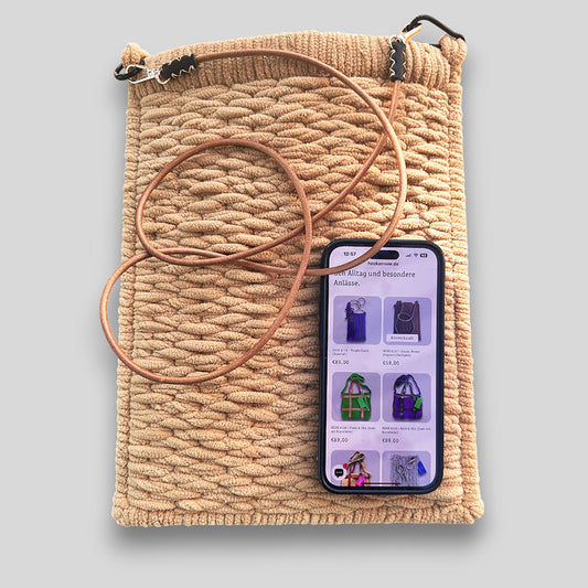 Gitterstruktur Tasche Urban Beige #119 – Handmade Smartphone Tasche mit Platz für Handy und Essentials

