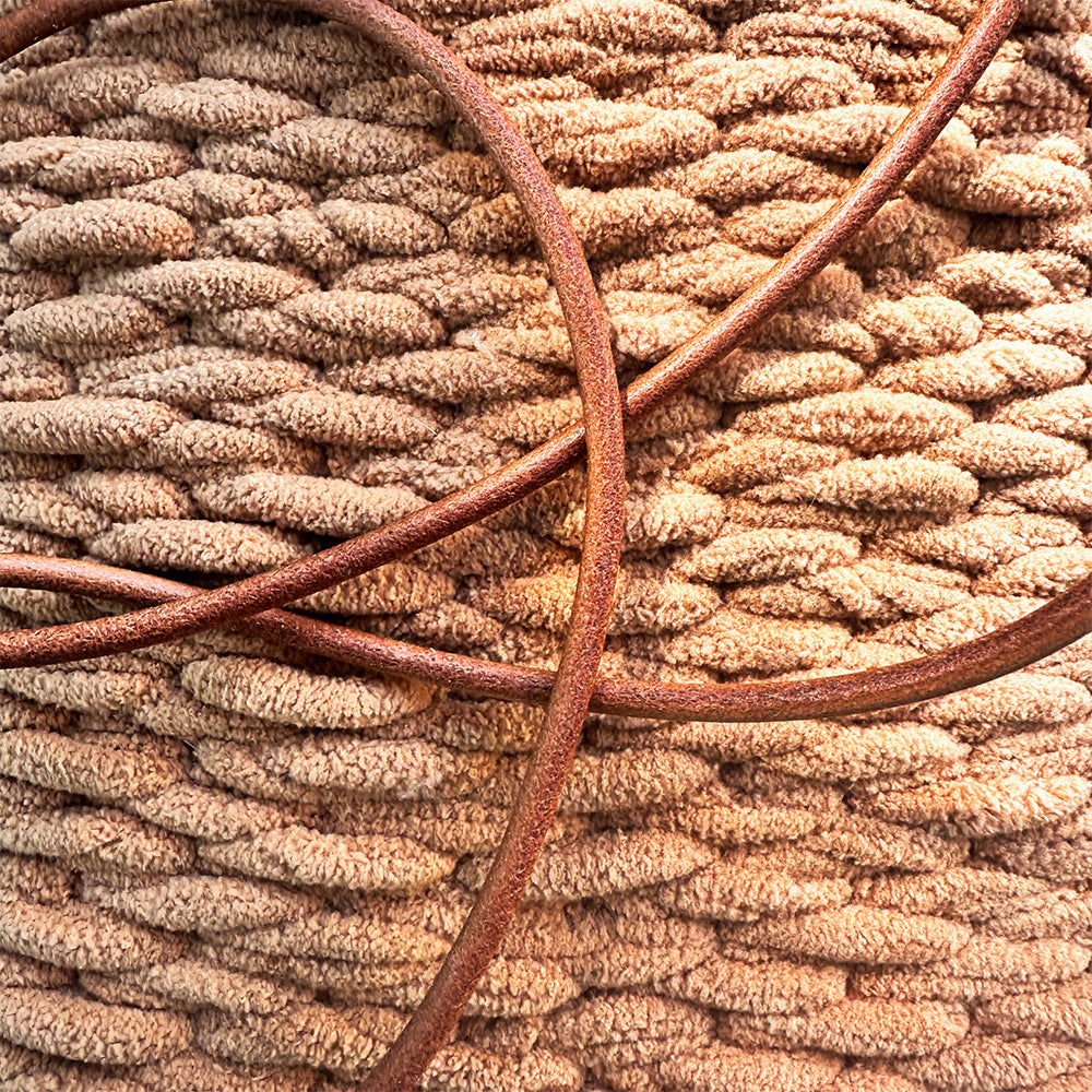 Strukturdetail der Gitterstruktur Tasche Urban Beige #119 aus recyceltem Samtgarn – handgefertigte Design Tasche
