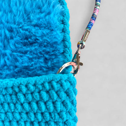 Metallkarabiner und Schultergurt der Häkeltasche Blue Breeze #140
