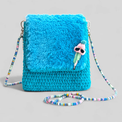 Häkeltasche Blue Breeze #140 handgefertigte Umhängetasche aus Samtgarn mit Kunstfellklappe

