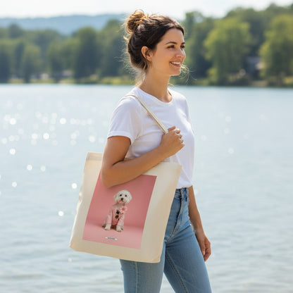 Große Shopping Bag Styled Dogs Maltipoo in Cremebeige – Frau trägt Canvas Tote Bag am See, HOOKamSEE Kollektion Styled Dogs