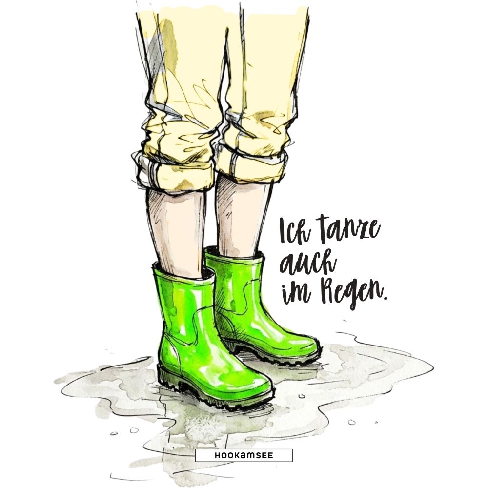 Motiv Ich tanze auch im Regen. von HOOKamSEE: Illustration im Tusche-und-Aquarell-Stil mit Beinen in hochgekrempelten gelben Hosen und grünen Gummistiefeln in einer Pfütze