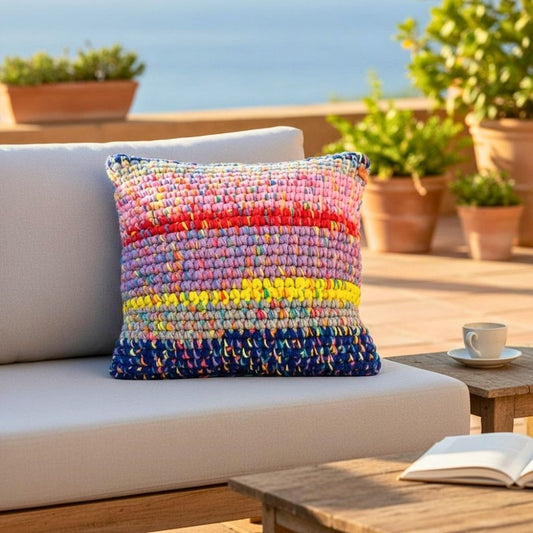 Kissen Confetti Bloom auf einer Terrasse mit Meerblick, HOOKamSEE Home & Living
