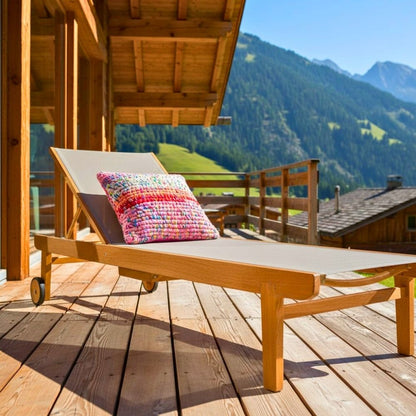 Kissen Sunset Rosé am Fenster mit Seeblick, Lifestyle-Setting HOOKamSEE
