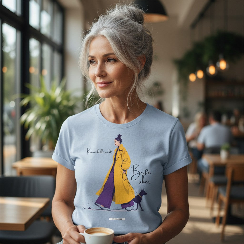HOOKamSEE Shirt Karma bellt nicht. Beißt aber. in Hellblau — Statement-Shirt Frauen, KARMA-Kollektion