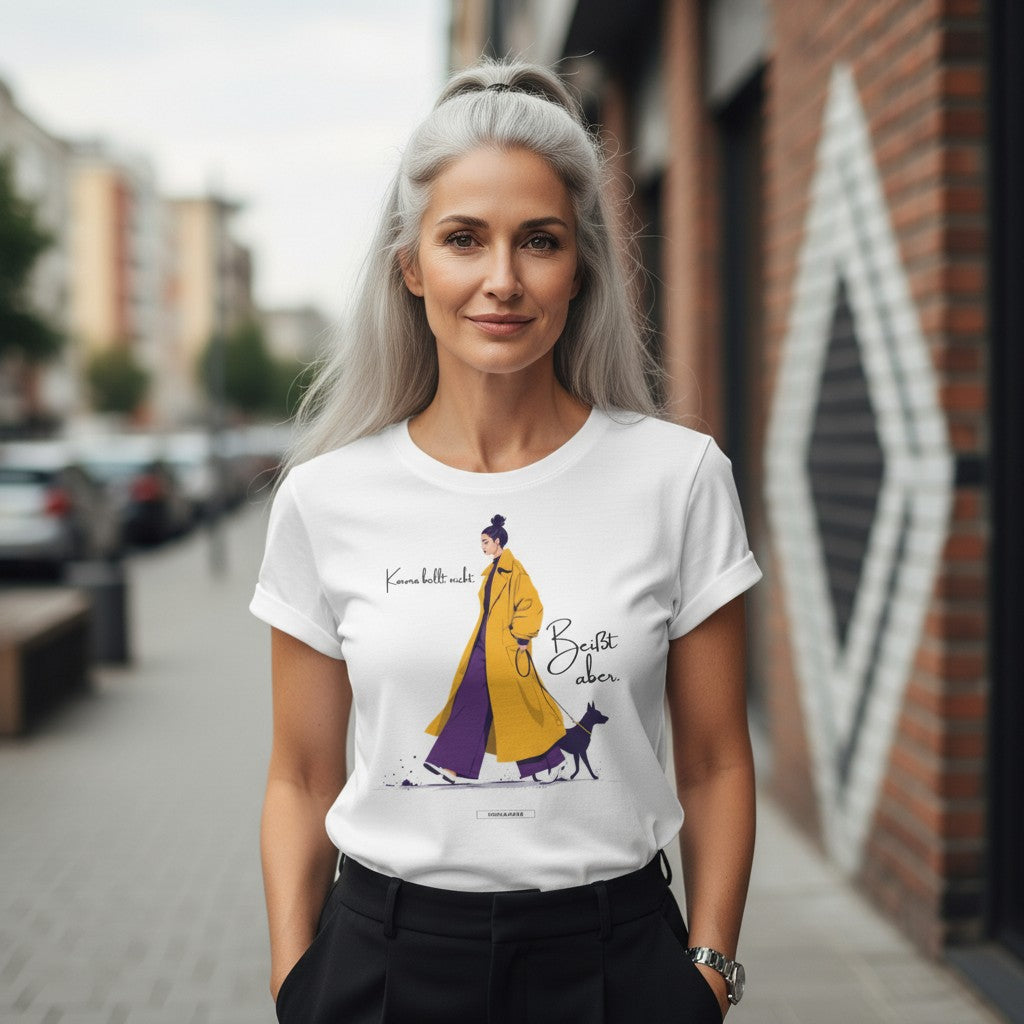 HOOKamSEE Shirt Karma bellt nicht. Beißt aber. in Weiß — Frauen Premium T-Shirt, Statement-Fashion aus Bad Saarow