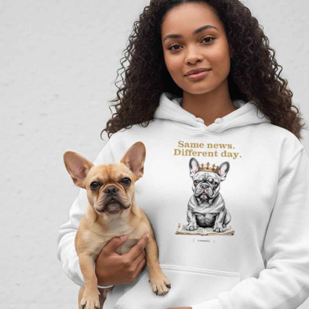 Unisex Hoodie Frenchie Same News mit gekröntem Frenchie auf Zeitung unter dem Schriftzug Same news Different day